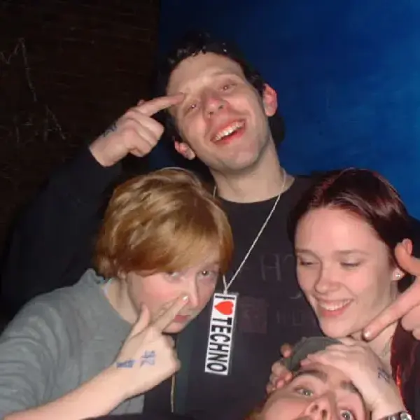 1787807818_triangle.webp